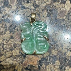 Jade and 18k gold vintage pendant
